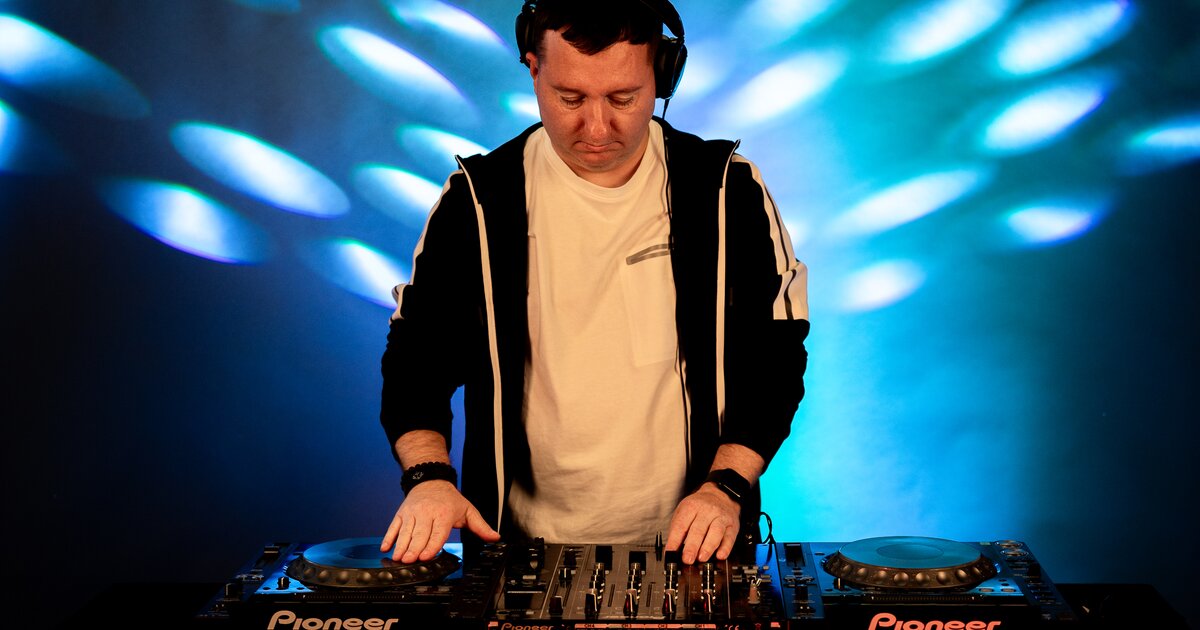 DJ Adrian Ground
