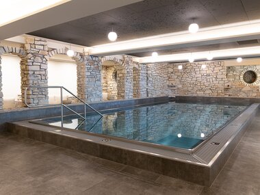 <p>Alpine Spa - Hallenbad</p> | © Aktiv & Spa Hotel Alpenrose