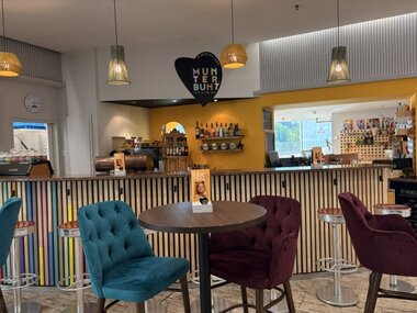 © Café und Eissalon MUNTERBUNT