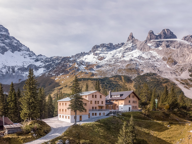 © © 2017, Simon Vorhammer, All Rights Reserved