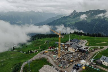 Bild der Baustelle vom Neubau Bergrestaurant Grüneck von oben | © Golm Silvretta Lünersee Tourismus GmbH Bregenz, Philipp Schilcher
