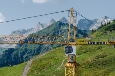Foto von Kran von der Baustelle Neubau Bergrestaurant Grüneck | © Golm Silvretta Lünersee Tourismus GmbH Bregenz, Philipp Schilcher
