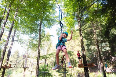 Child climbing in the Waldseilpark-Golm | © Golm Silvretta Lünersee Tourismus GmbH Bregenz, Mathaeus Gartner