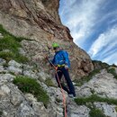 Frau beim Klettern in einem Felsen | © Golm Silvretta Luenersee Tourismus GmbH
