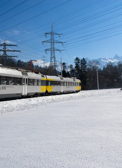 Montafonerbahn unterwegs im verschneiten Montafon | © Montafonerbahn AG