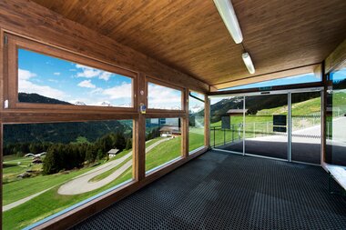 Warteraum an der Bergstation der Montafoner Kristbergbahn Silbertal GmbH | © Montafoner Kristbergbahn Silbertal GmbH - Patrick Säly (patricksaely.com)
